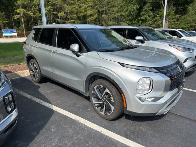 Used 2024  Mitsubishi SE image 2