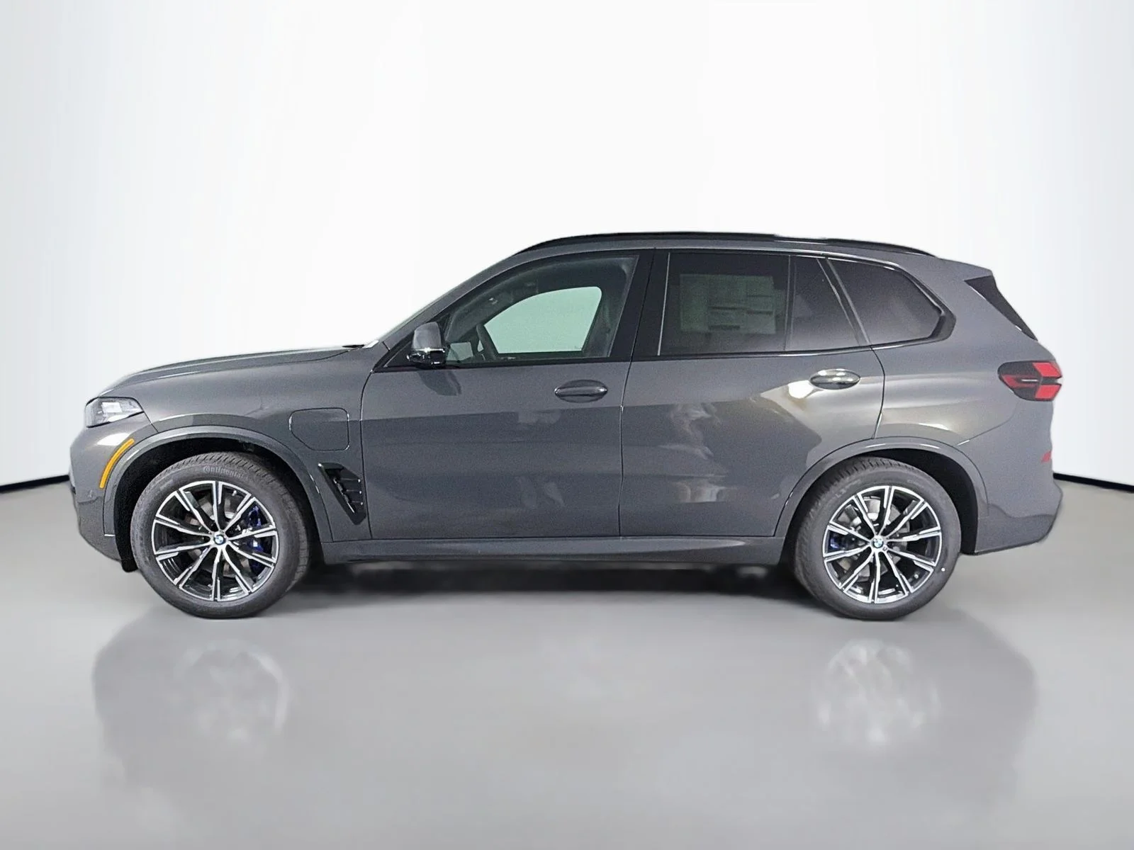 New 2026 Dravit Grey Metallic BMW xDrive50e image 4
