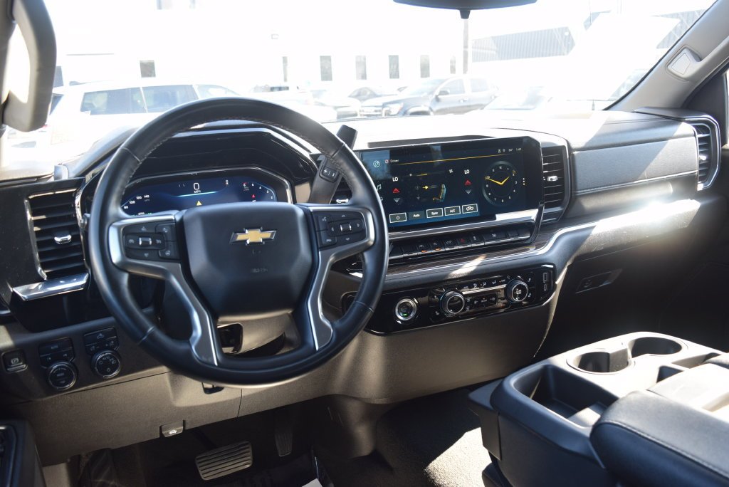 Used 2023 BLACK Chevrolet LT image 12