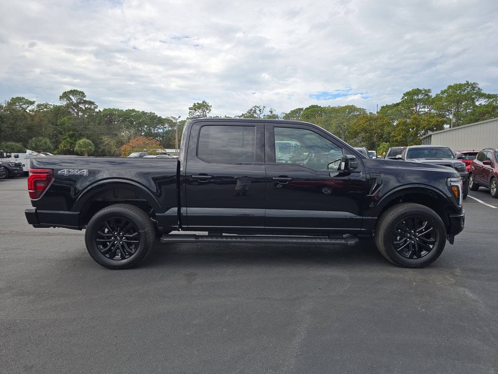 New 2025 Agate Black Metallic Ford Lariat image 3