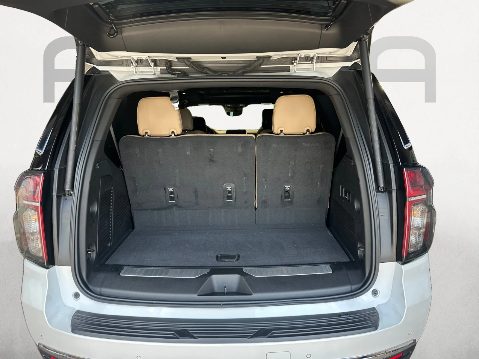 Used 2023 Iridescent Pearl Tricoat Chevrolet Premier image 12