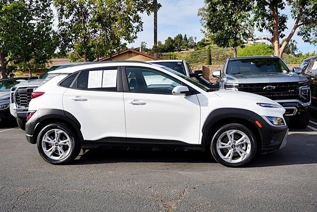 Used 2023 White Hyundai SEL image 6