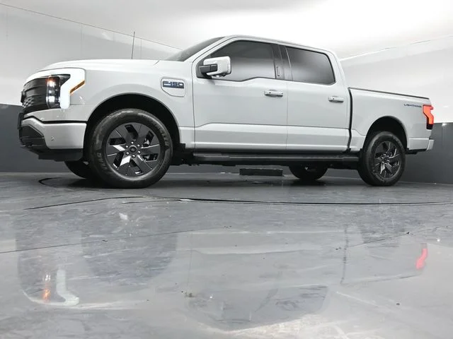 Used 2024 White Ford Lariat image 35