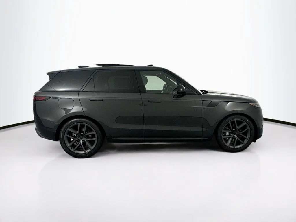 New 2026 Carpathian Grey Land Rover SE image 4