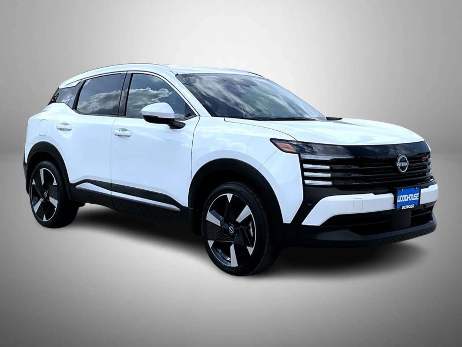 Certified Used 2025 White Nissan SR image 3