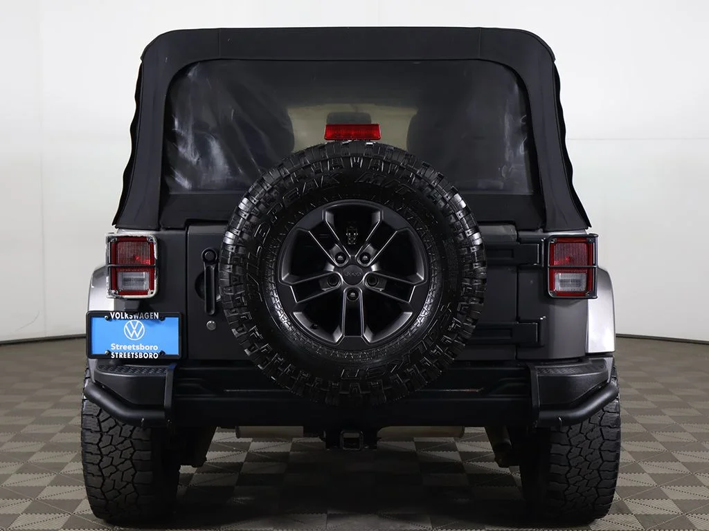 Used 2018 Granite Crystal Metallic Clearcoat Jeep Unlimited Sport image 9