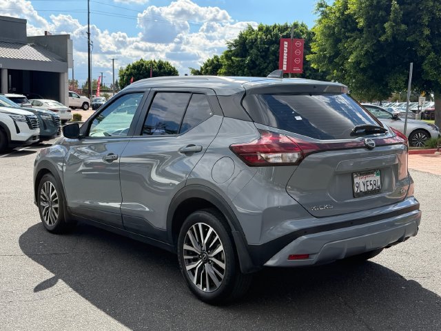 Used 2024 Gray Nissan SV image 6