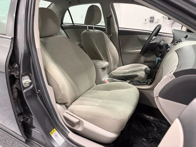 Used 2013 Gray Toyota L image 25