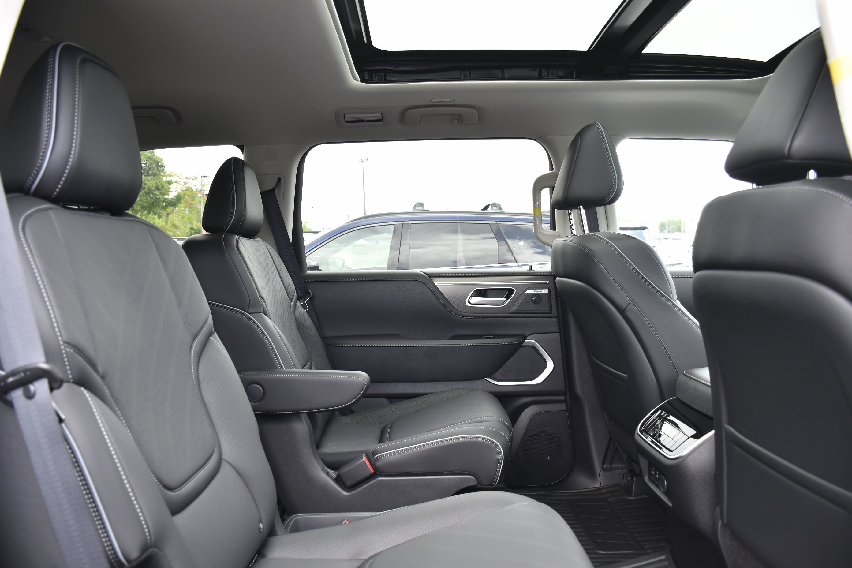 New 2026 BLACK OBSIDIAN INFINITI Luxe 2WD image 31