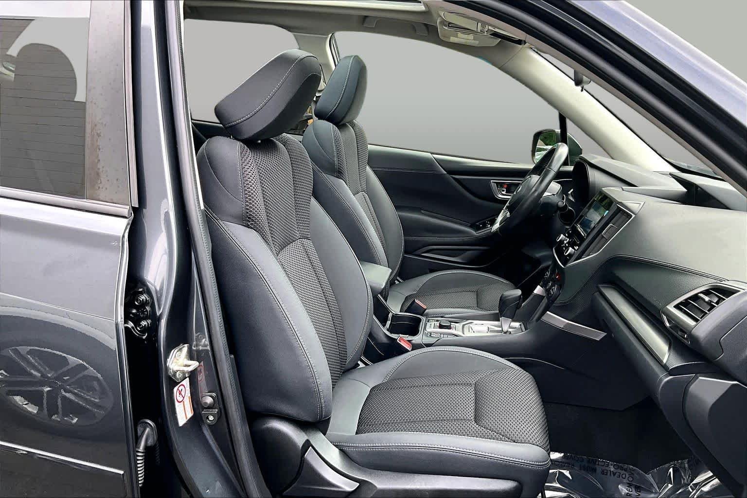Used 2019 Dark Gray Metallic Subaru Premium image 9