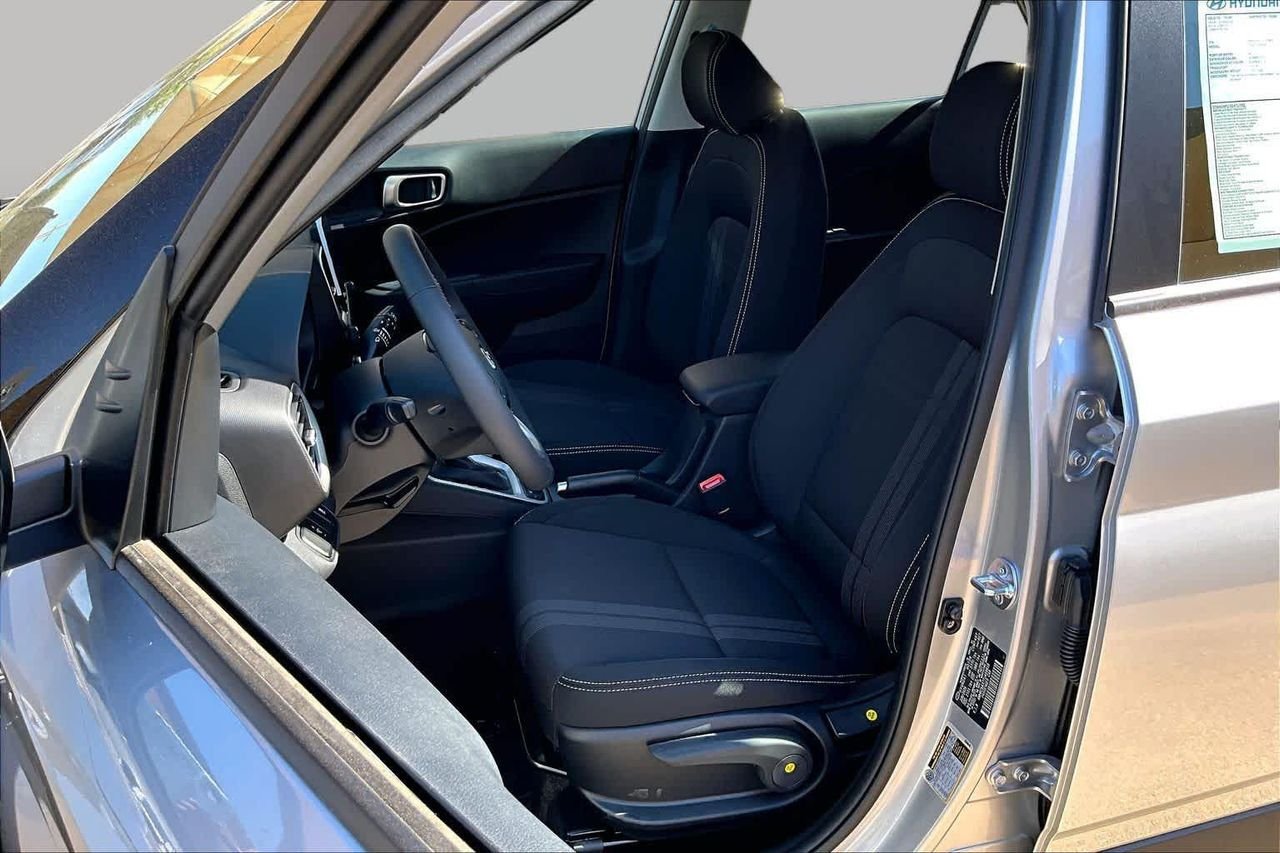 New 2026 Shimmering Silver Hyundai SEL image 9