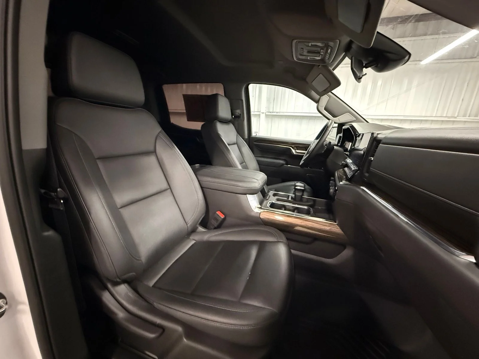 Used 2024 White Chevrolet LT image 27