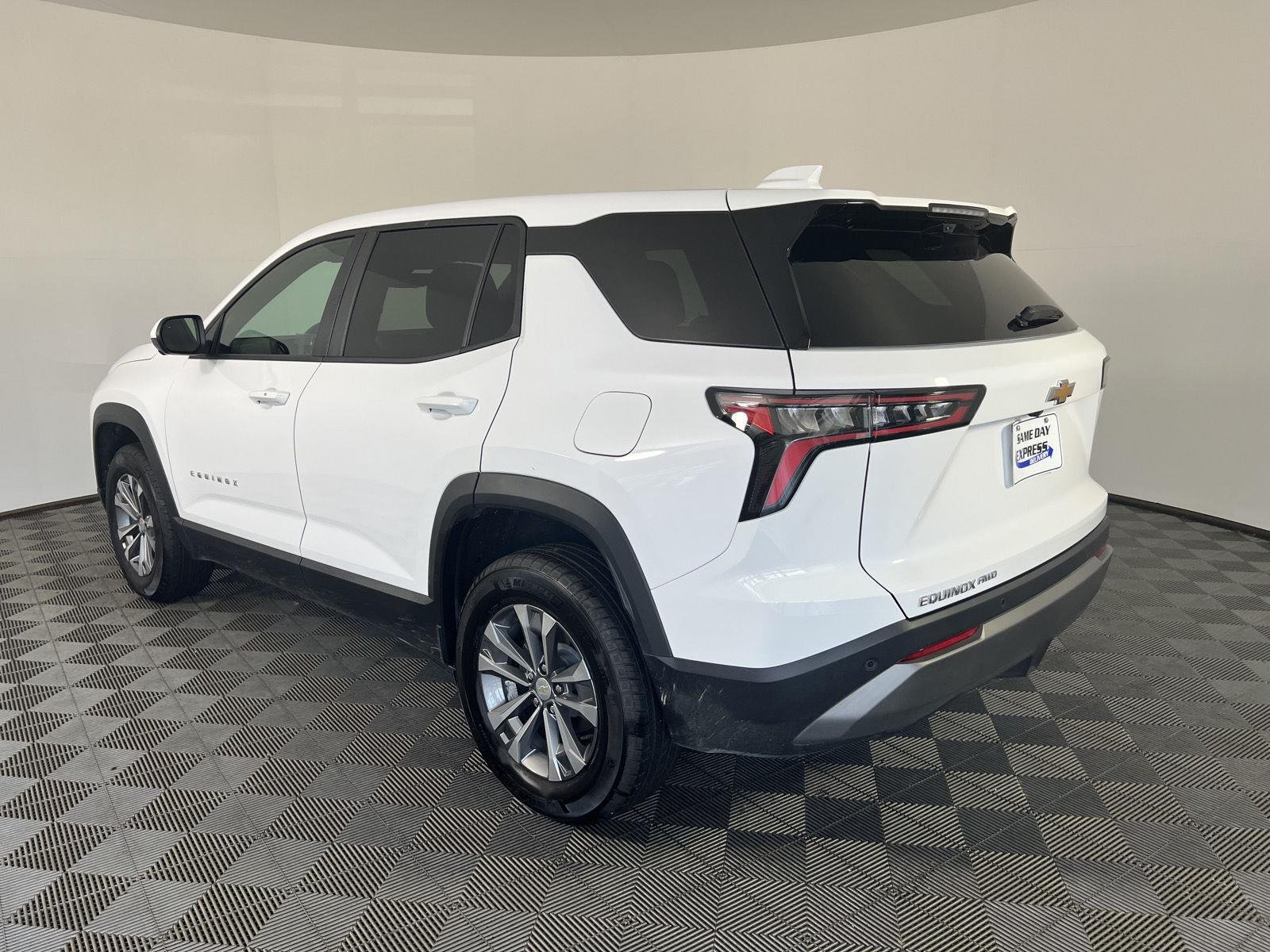Used 2026 Summit White Chevrolet AWD LT image 5