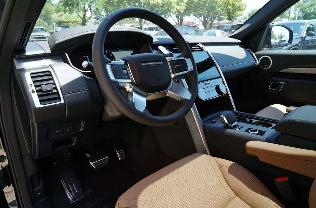New 2026 Santorini Black Land Rover Dynamic SE image 14
