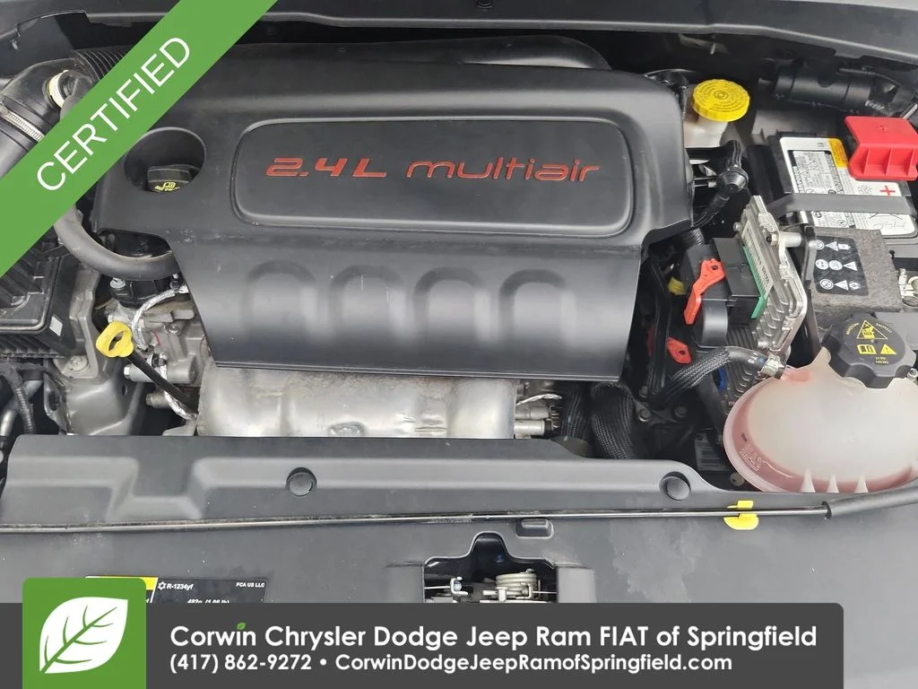 Used 2022 Silver Jeep Latitude image 16