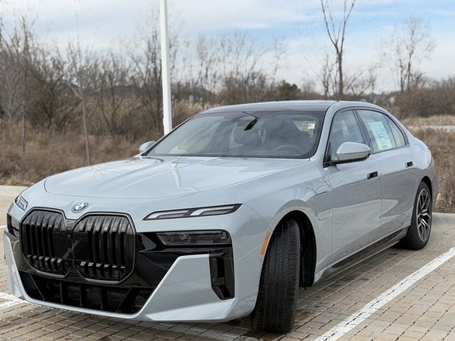 New 2025 Brooklyn Grey Metallic BMW 750e xDrive image 3