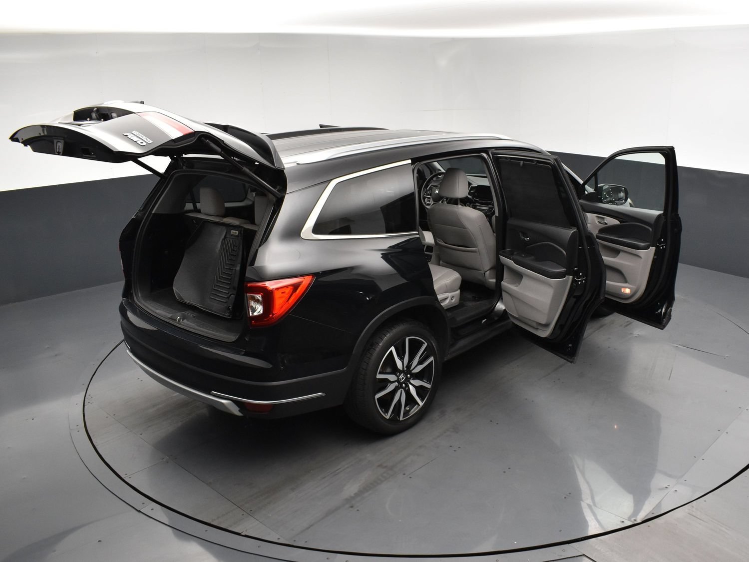 Used 2019  Honda Touring 7-Passenger image 13