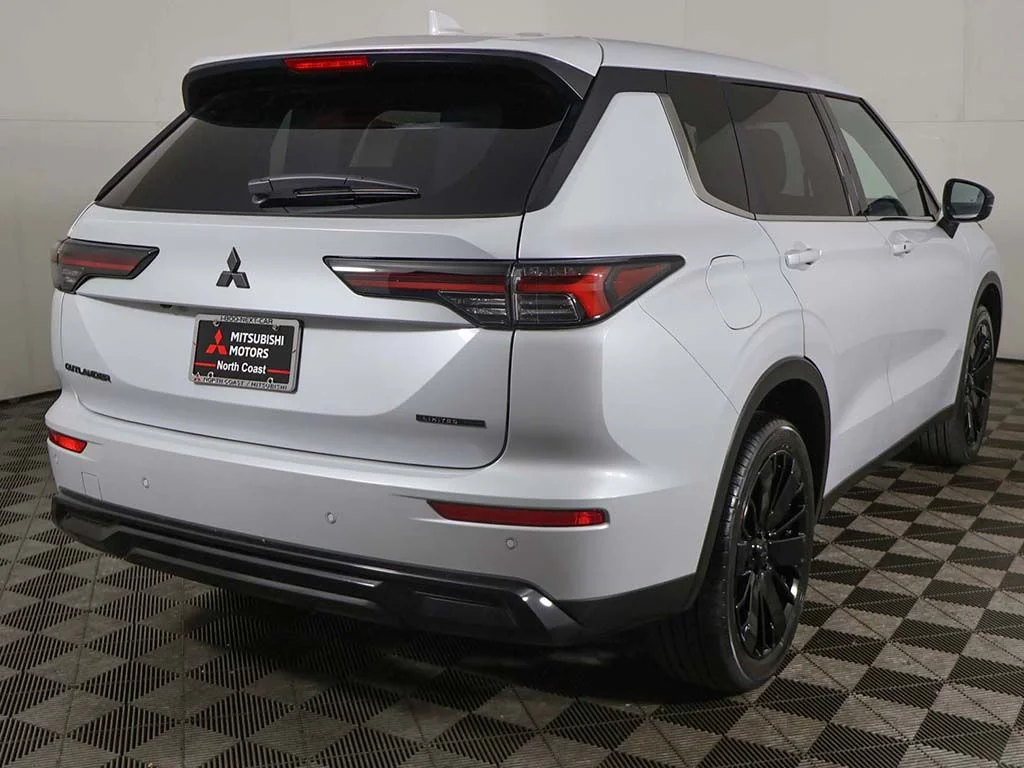 New 2026 White Mitsubishi LE image 11