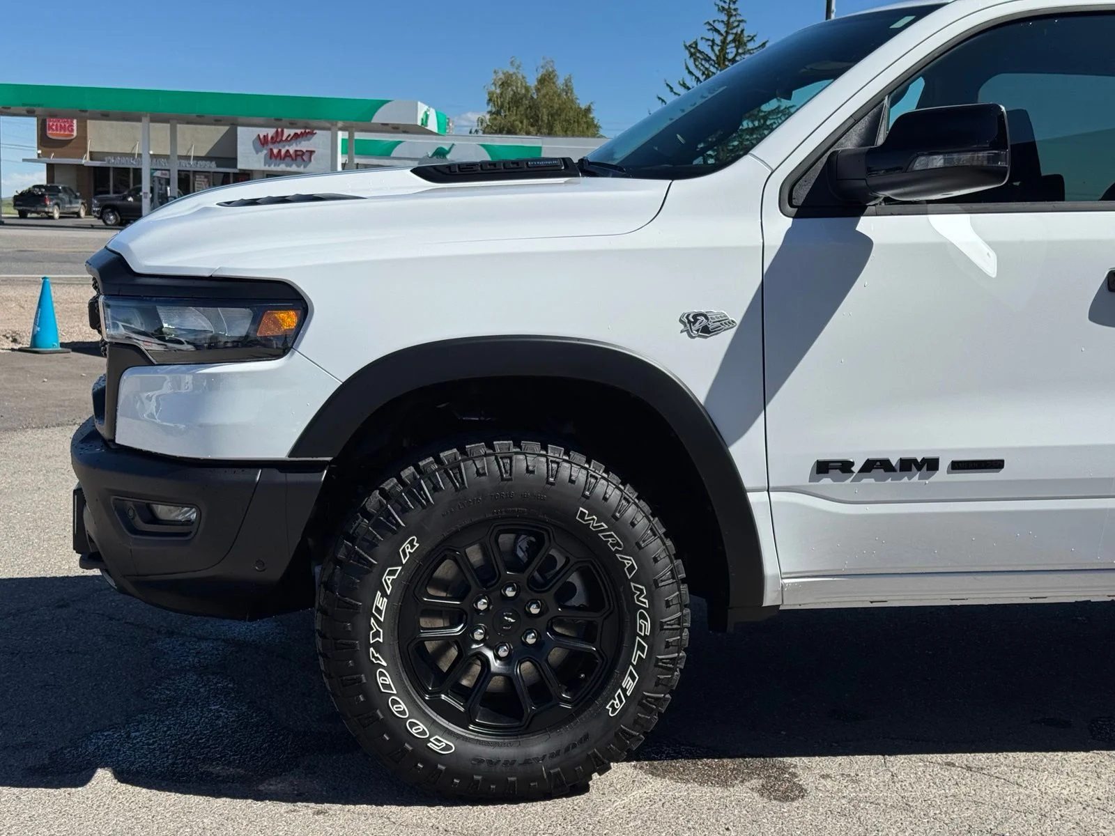 New 2026 Bright White Clear-Coat Exterior Paint RAM Rebel image 15
