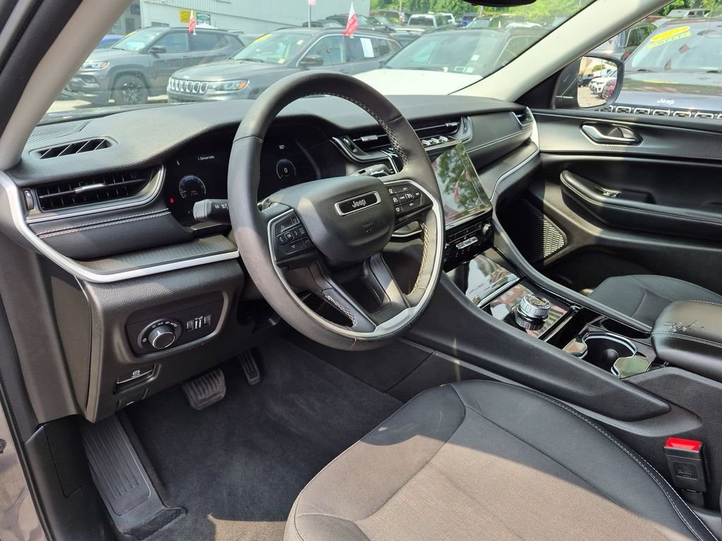 Used 2023 Gray Jeep Laredo image 11