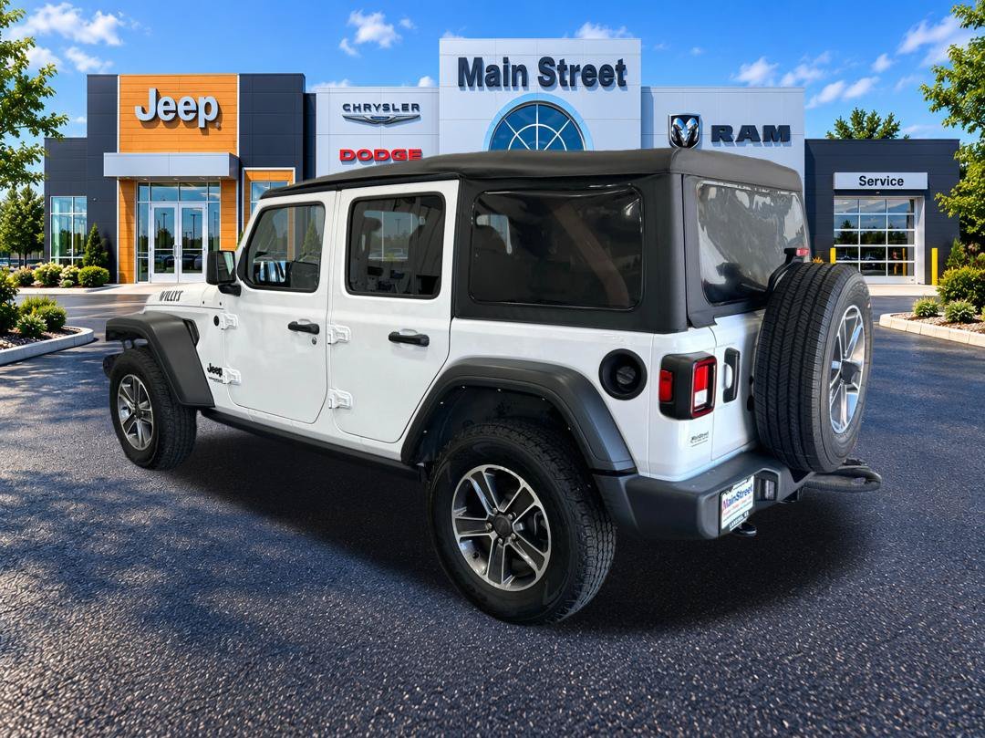Used 2022 White Jeep Unlimited Willys image 3
