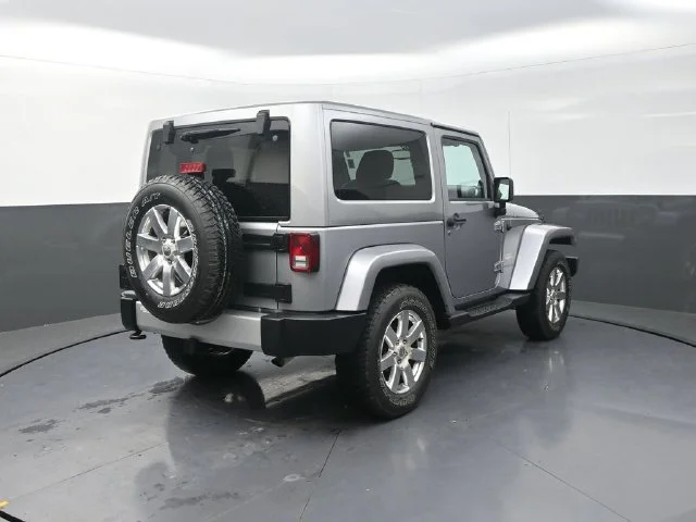 Used 2013 Silver Jeep Sahara image 8