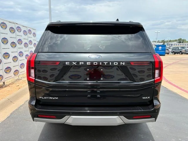 Used 2025 Black Metallic Ford Platinum image 5