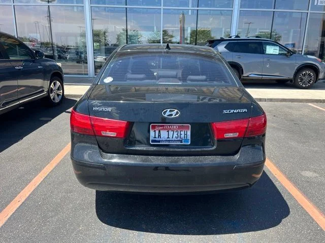 Used 2009 Black Hyundai GLS image 9
