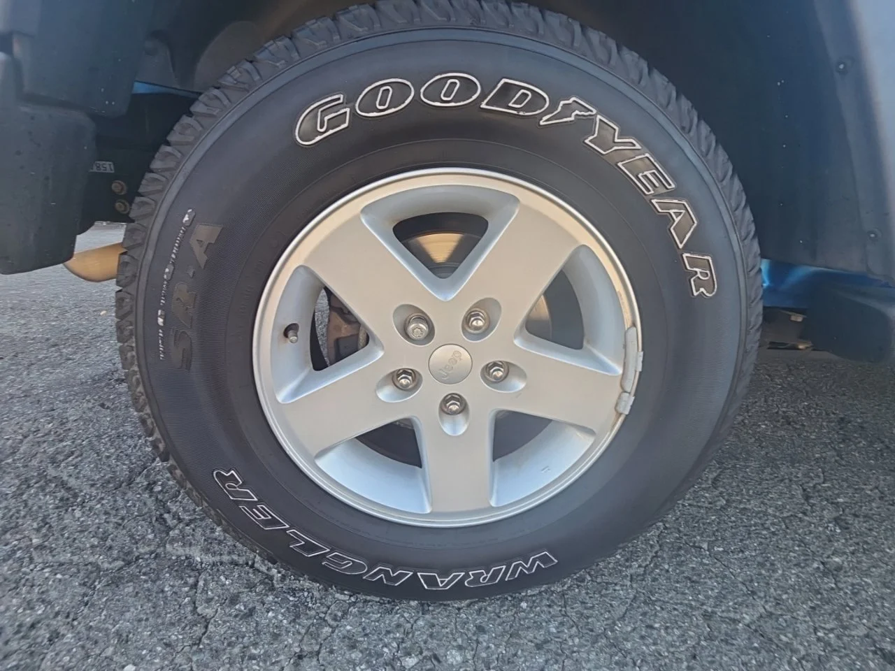 Used 2016 Blue Jeep Sport image 10