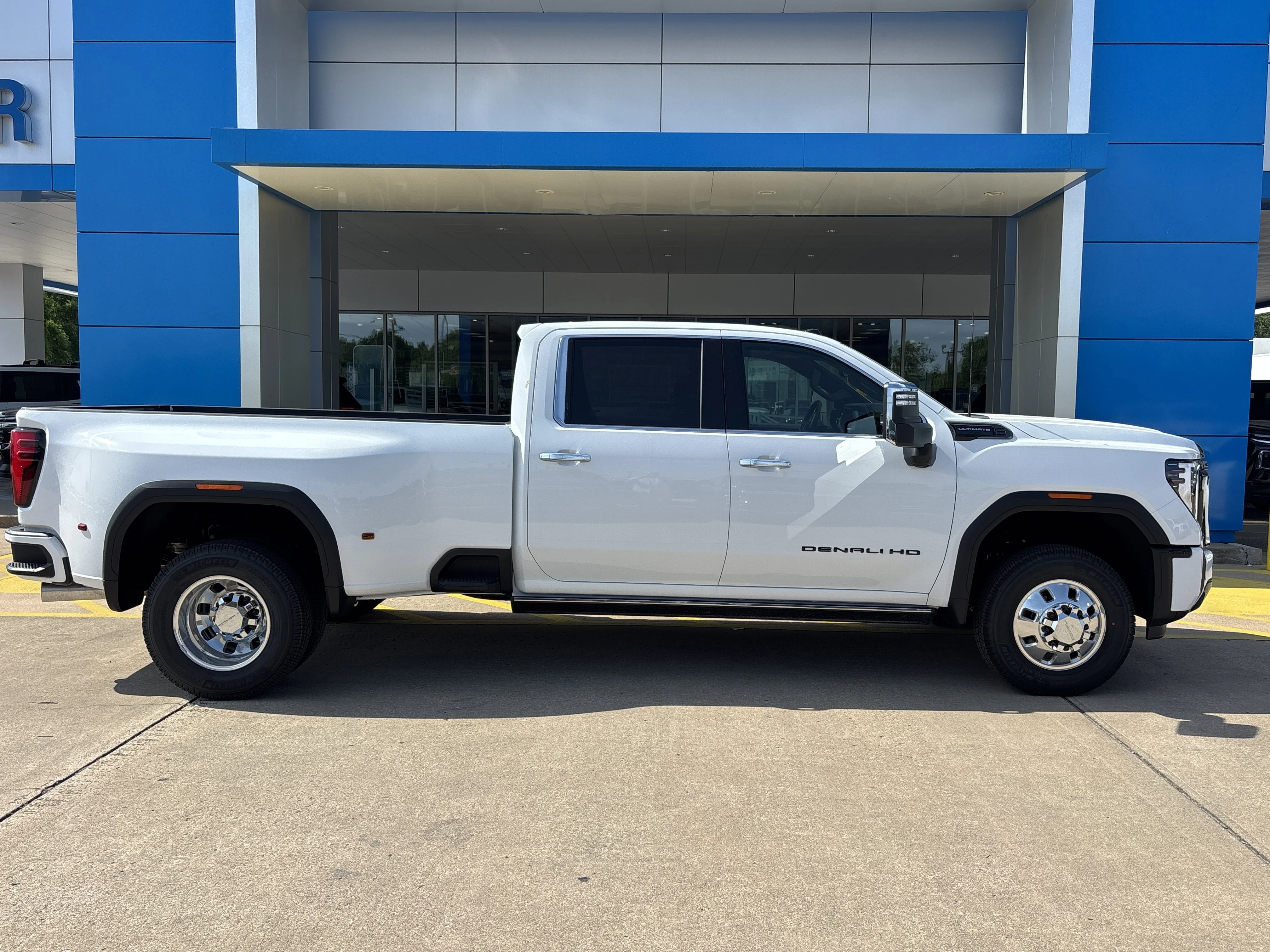 2026 GMC Sierra 3500HD Denali Ultimate - Photo 2