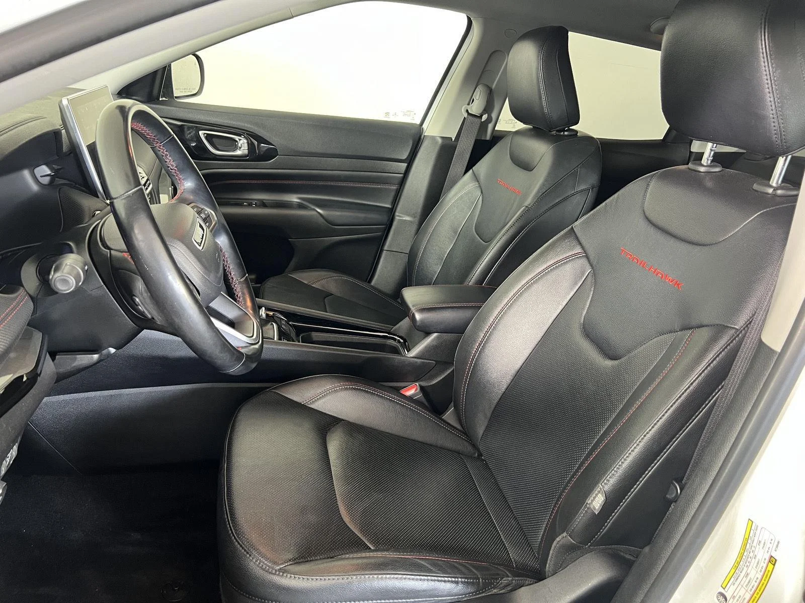 Used 2022  Jeep Trailhawk image 6