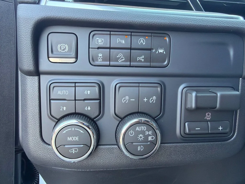 New 2026 Polar White Tricoat Chevrolet High Country image 25