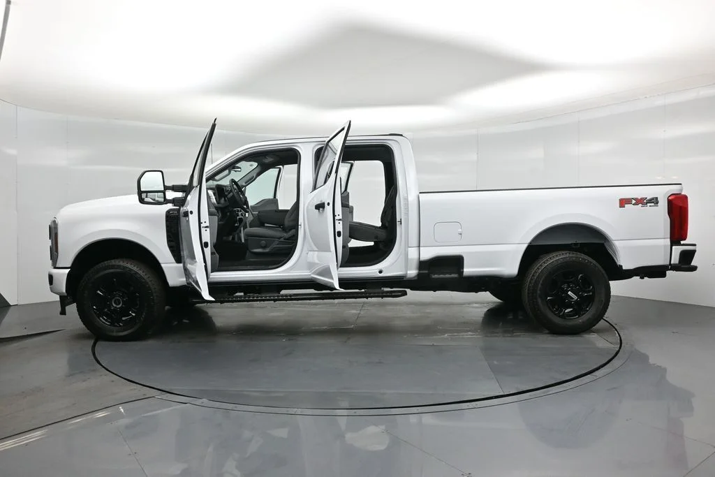 New 2026 Oxford White Ford XL image 29