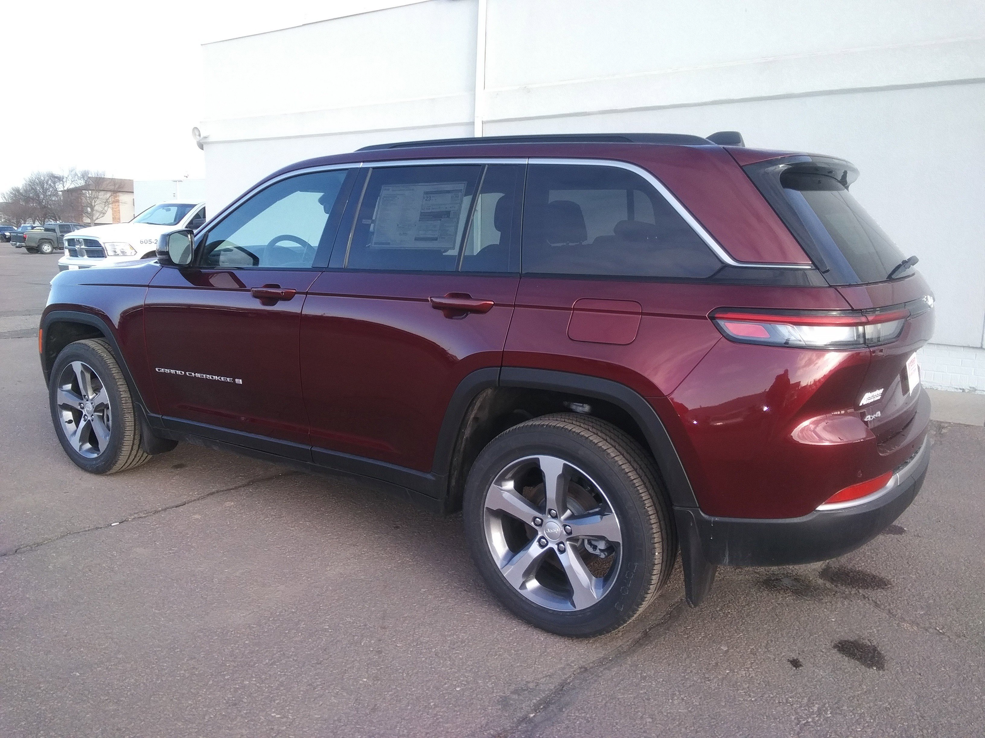 New 2026 Velvet Red Pearl-Coat Exterior Paint Jeep Limited image 7