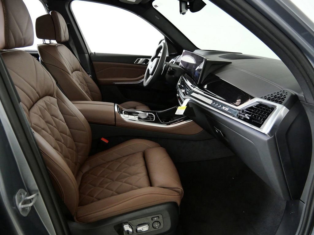 Used 2026 Skyscraper Grey Metallic BMW xDrive40i image 21