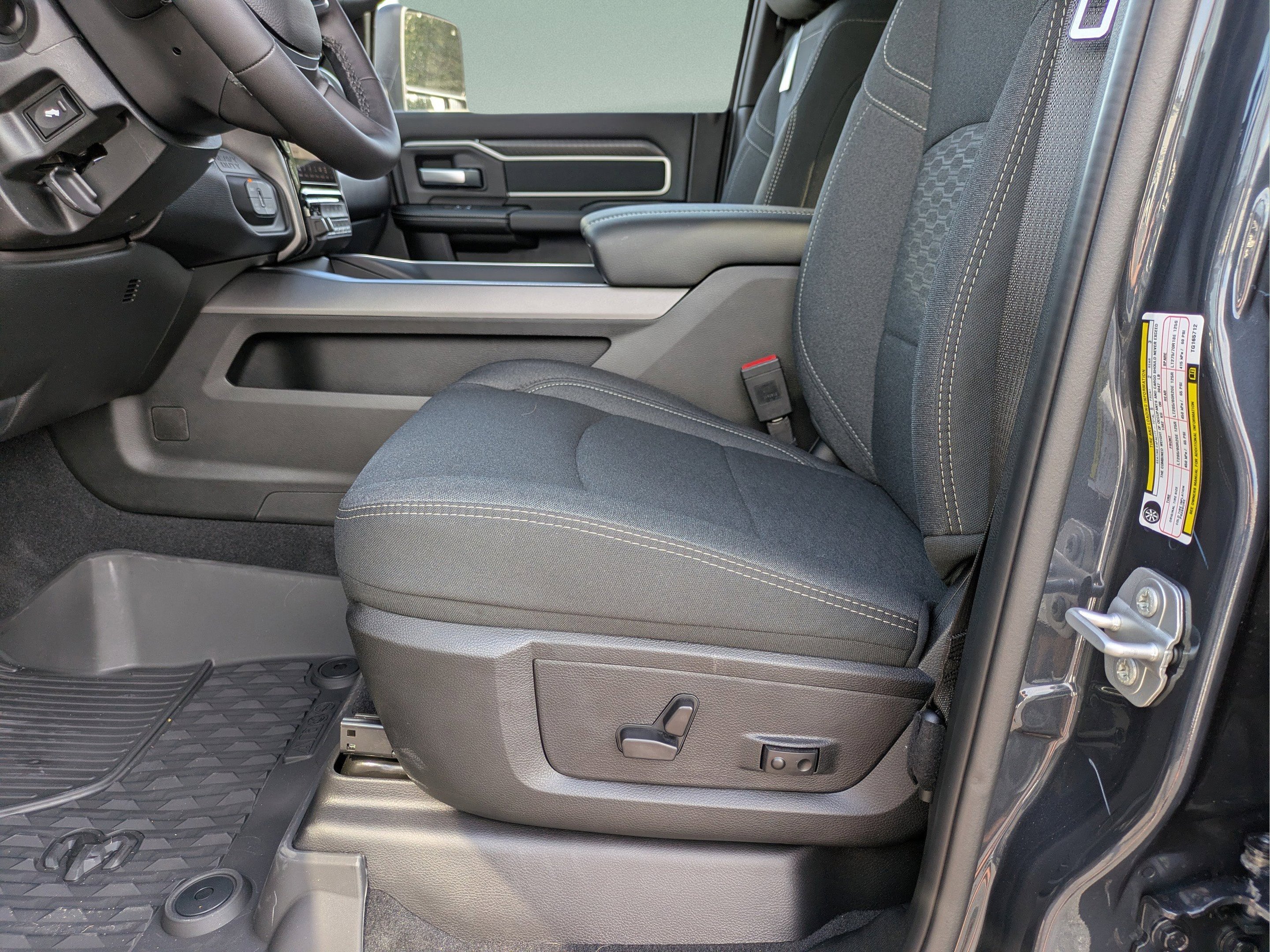 2026 RAM 2500 Big Horn - Photo 23