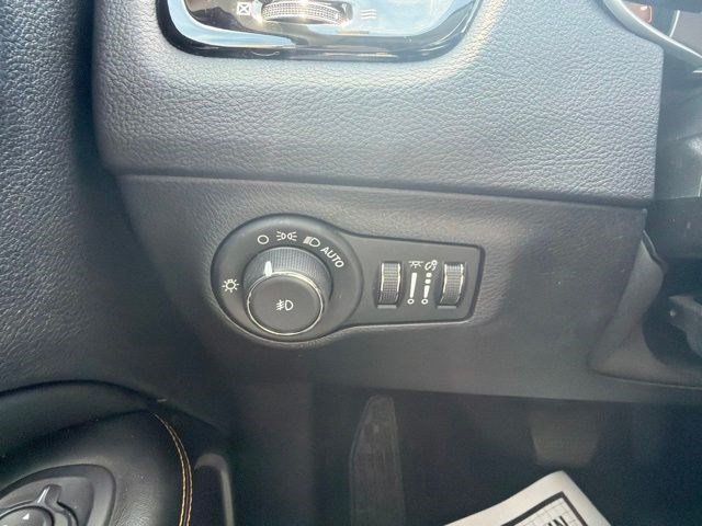 Used 2019 Jazz Blue Pearlcoat Jeep Limited image 27