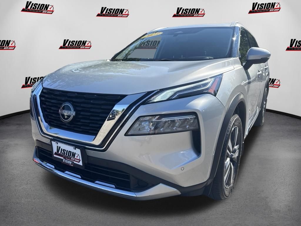 Used 2023 Silver Nissan Platinum image 1