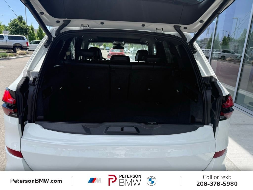 Used 2024 Alpine White BMW M60i image 9
