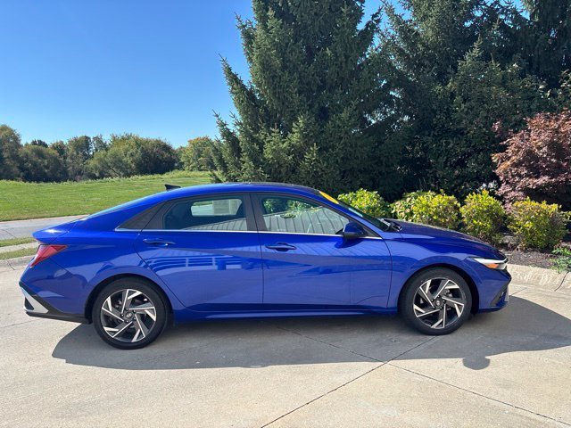 Used 2025 Intense Blue Hyundai SEL Convenience image 6