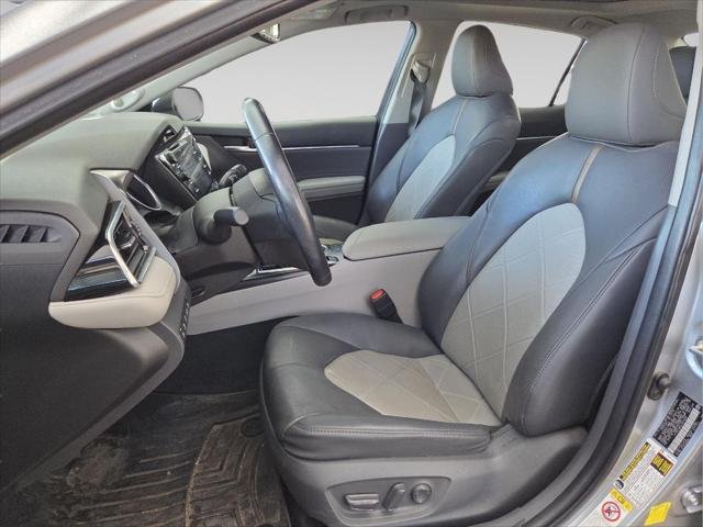 Certified Used 2018 CELESTIAL SILVER Toyota  image 12