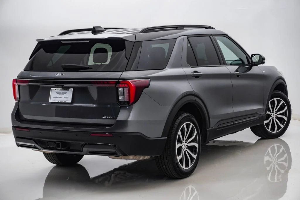 Used 2025 Gray Metallic Ford ST-Line image 11