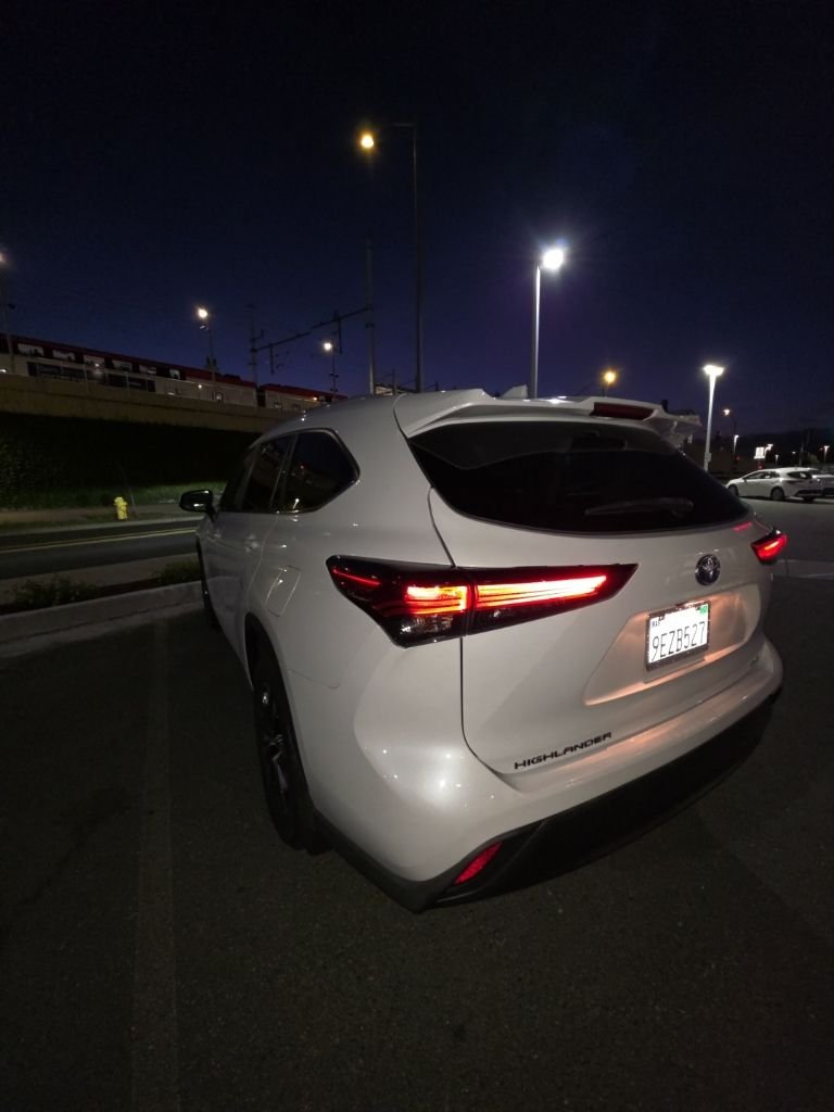 2023 Toyota Highlander Hybrid XLE photo 6