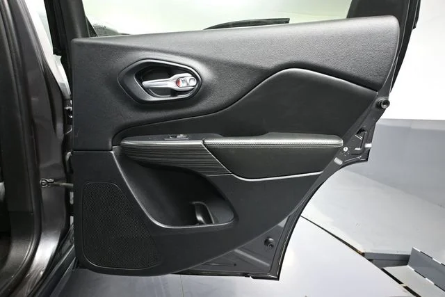 Used 2016 Gray Jeep Latitude image 38