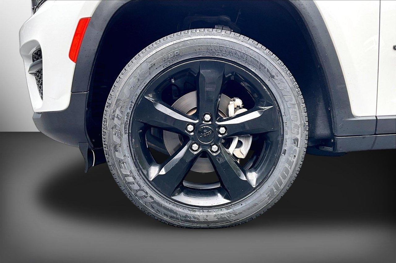 Used 2023 White Jeep Altitude X image 31
