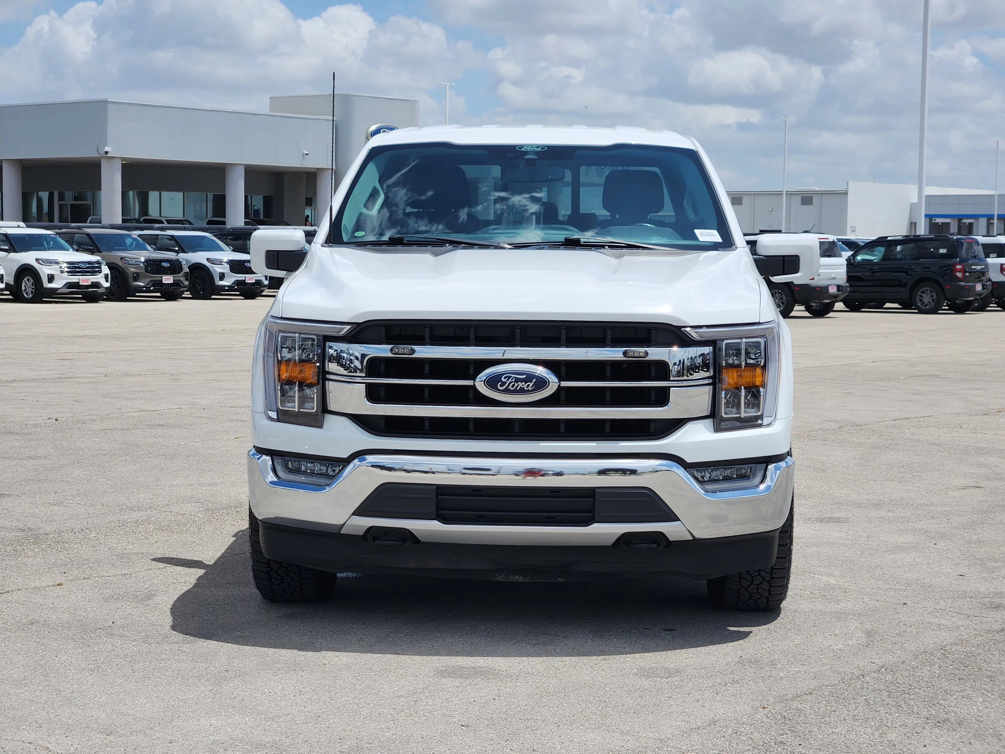 Used 2021  Ford Lariat image 2