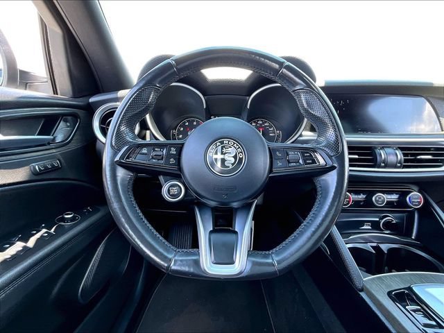 Used 2022 Moonlight Gray Me Alfa Romeo Ti image 17