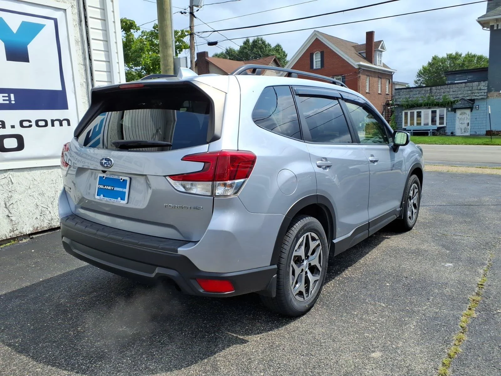 Used 2022 Ice Silver Metallic Subaru Premium image 4
