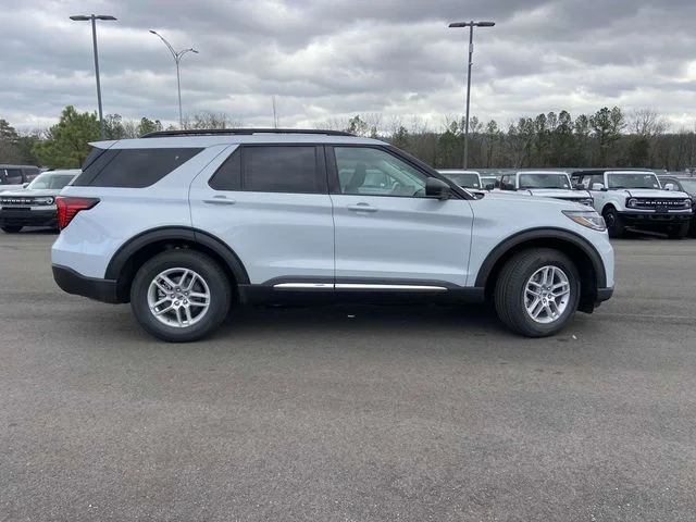 New 2026 Space White Metallic Ford Active image 2