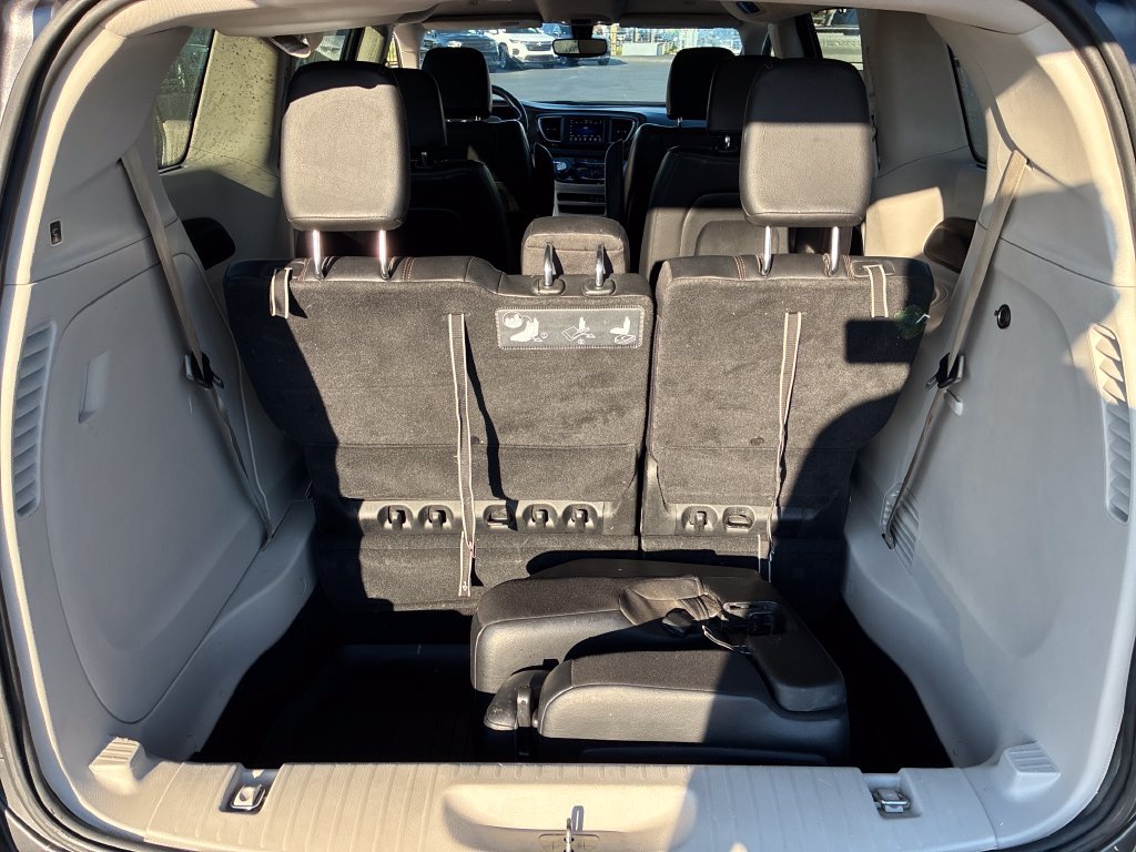 Used 2019 Gray Chrysler Touring L image 20
